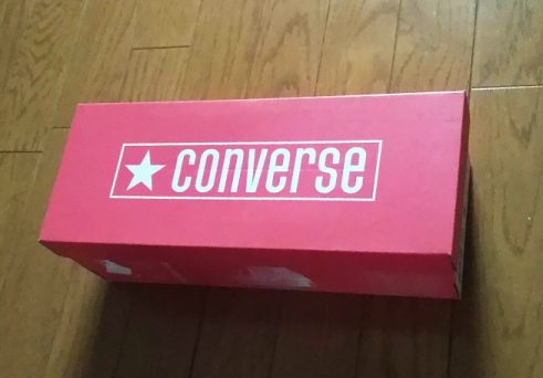 チャックテイラー 70sの外箱は「CONVERSE」ロゴのある赤箱の画像