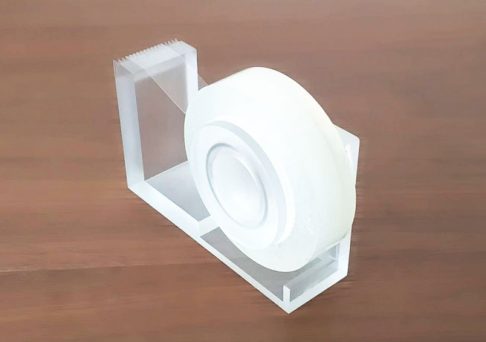 無印良品のテープカッターにテープをセットした画像