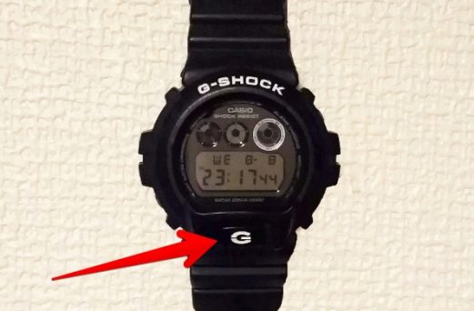GショックDW-6900の「G」ボタンを示す画像